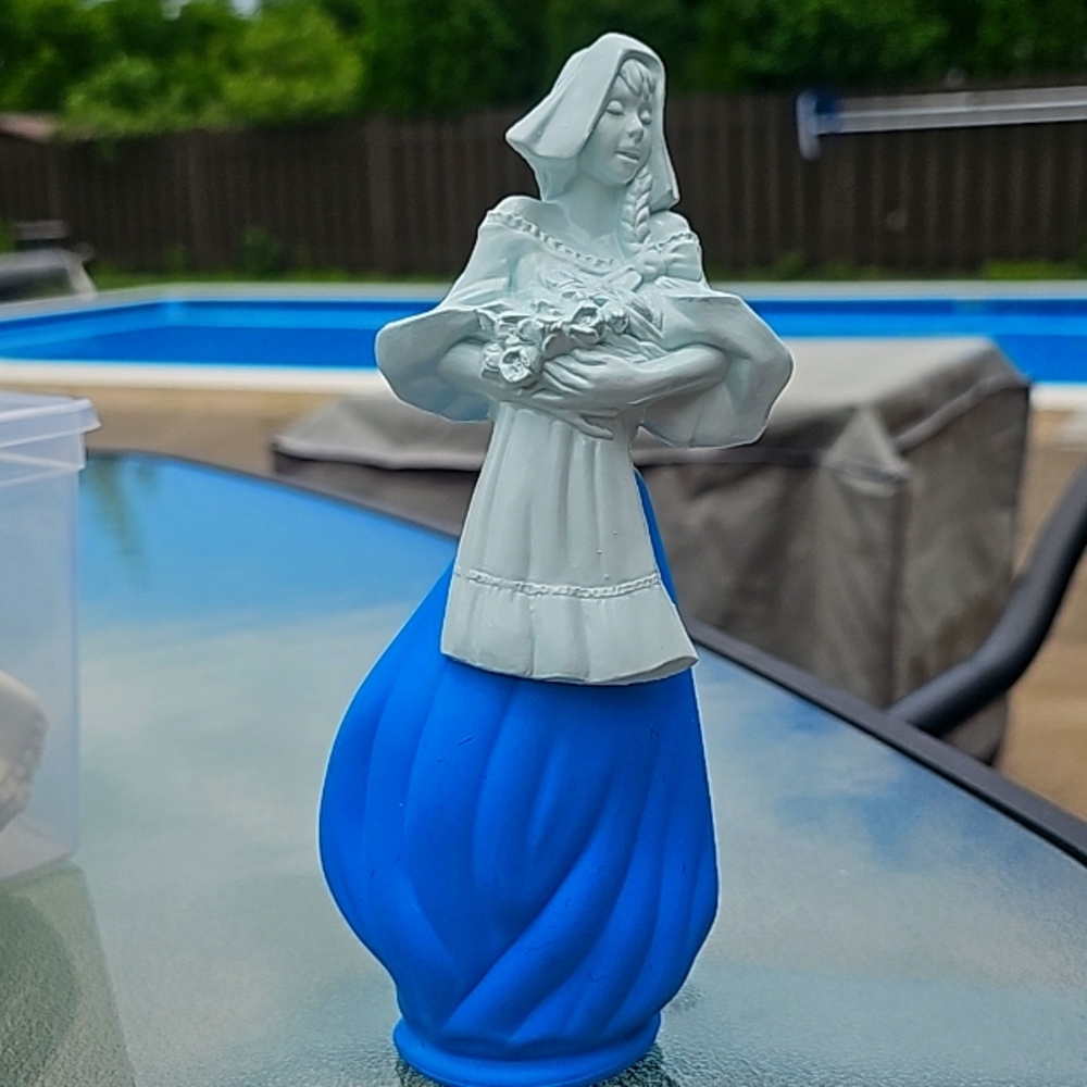 Avon Blue and White Figurine
